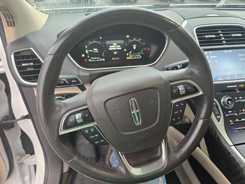 Used 2020 Lincoln Nautilus Reserve w/ Cargo Utility Package FWD image 11