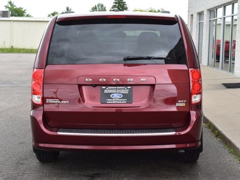 Used 2019 Dodge Grand Caravan SXT FWD image 9