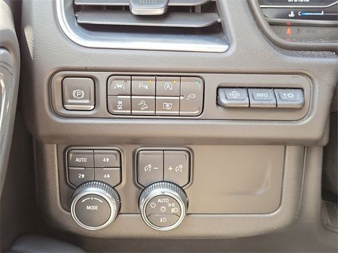 Used 2022 GMC Yukon AT4 w/ Technology Package image 29