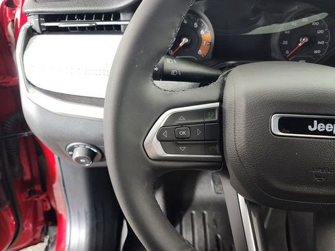 Used 2024 Jeep Compass Latitude image 16