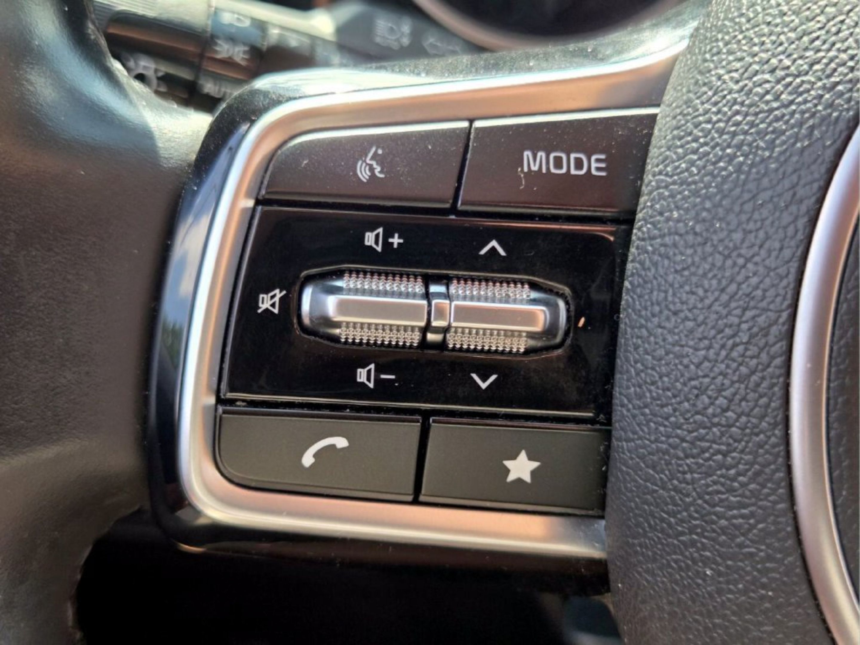Used 2022 Kia Carnival SX FWD image 34