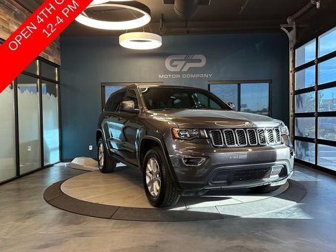 Used 2021 Jeep Grand Cherokee Laredo w/ Security & Convenience Group AWD/4WD image 1