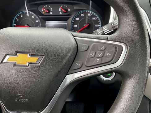 Used 2018 Chevrolet Equinox LS FWD image 25