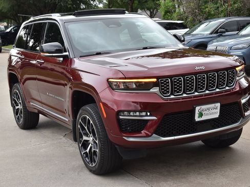 Used 2022 Jeep Grand Cherokee Summit AWD/4WD image 4