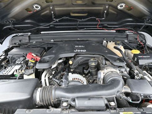 Used 2019 Jeep Wrangler Sport image 42