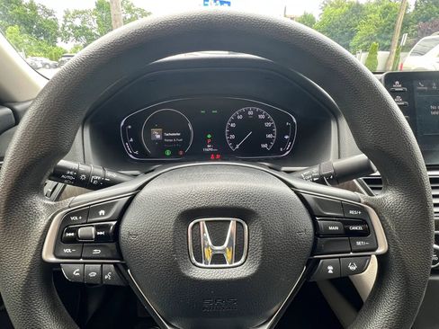 Used 2018 Honda Accord EX image 17