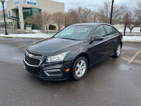 Used 2015 Chevrolet Cruze LT image 2
