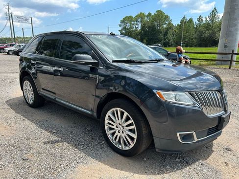 Used 2013 Lincoln MKX FWD image 3