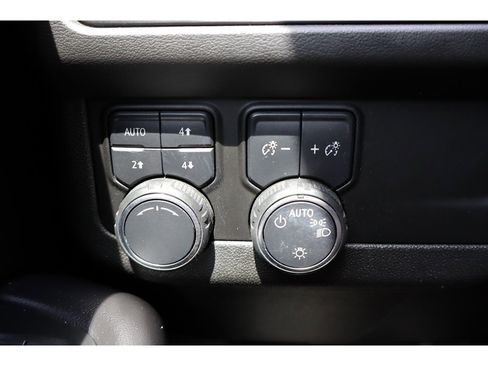 Used 2021 Chevrolet Tahoe Premier AWD/4WD image 35