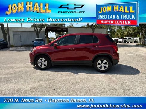 Used 2021 Chevrolet Trax LS w/ Tint and Cruise Package FWD image 4