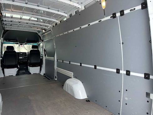 Used 2023 Mercedes-Benz Sprinter 2500 image 21