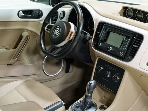 Used 2013 Volkswagen Beetle TDI FWD image 21