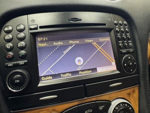 Used 2011 Mercedes-Benz SL 550 image 24