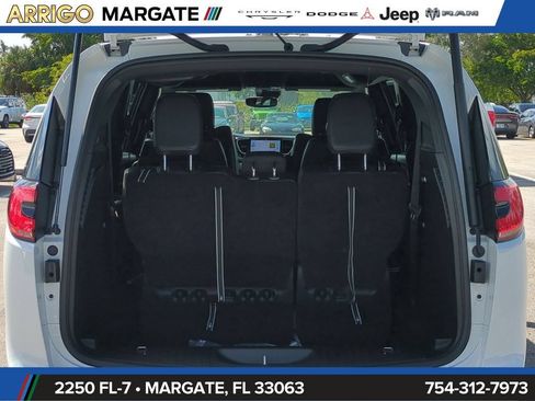 New 2026 Chrysler Pacifica Select FWD image 13