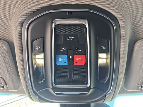 Used 2023 Jeep Grand Cherokee Limited w/ Black Appearance Package image 32