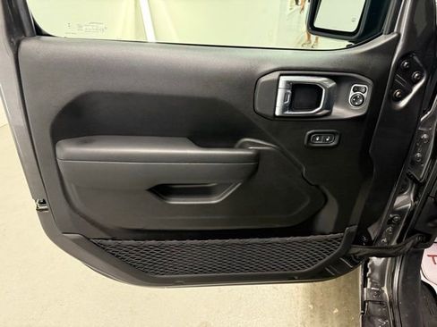 Used 2024 Jeep Gladiator Sport image 13