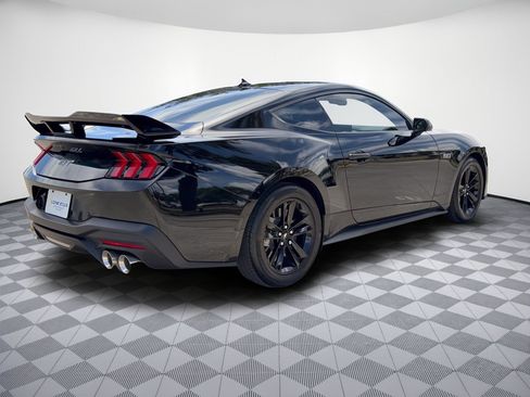 Used 2025 Ford Mustang GT RWD image 9
