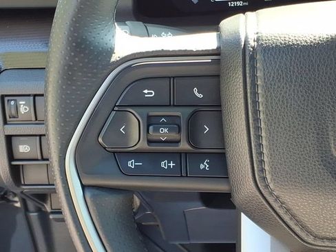 Used 2025 Toyota 4Runner Limited AWD/4WD image 18