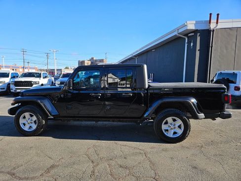 Used 2022 Jeep Gladiator Sport image 2