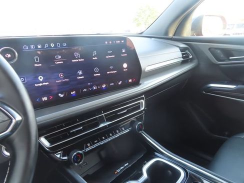 Used 2025 Chevrolet Traverse LT w/ Driver Confidence Package AWD/4WD image 37