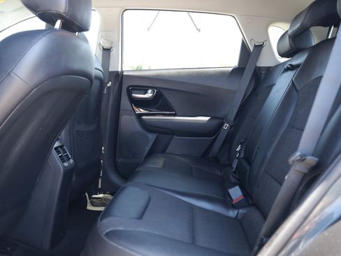 Used 2022 Kia Niro EX FWD image 23