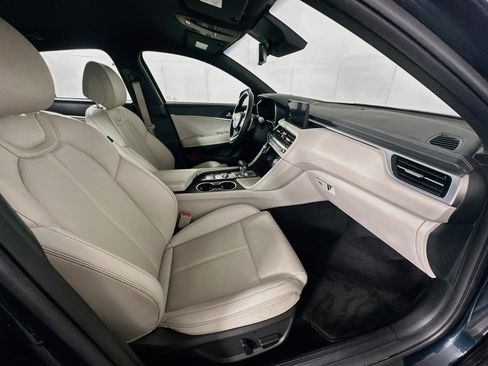 Used 2025 Genesis G70 2.5T AWD/4WD image 32