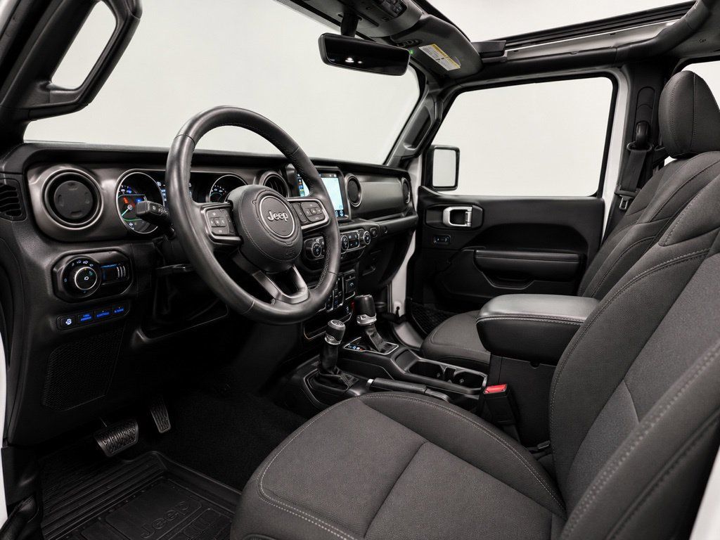 Used 2023 Jeep Wrangler Unlimited w/ Sun & Screen Package AWD/4WD image 21