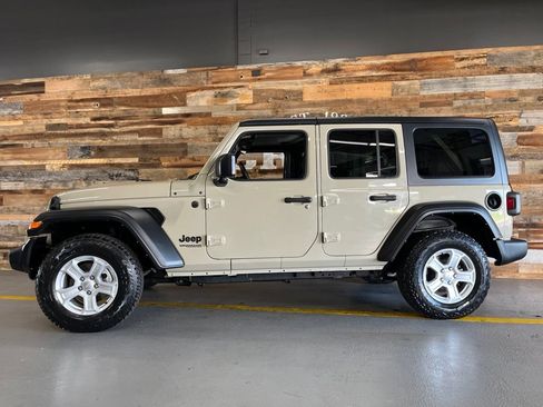 Used 2022 Jeep Wrangler Unlimited Sport AWD/4WD image 59