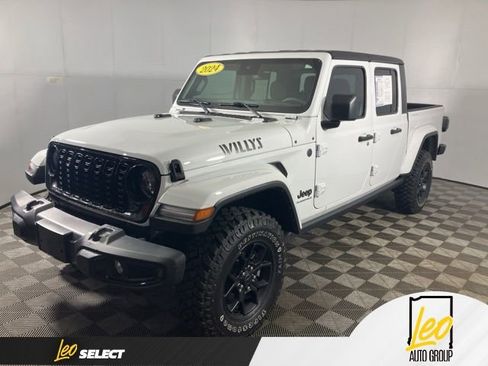 Used 2024 Jeep Gladiator Sport image 1