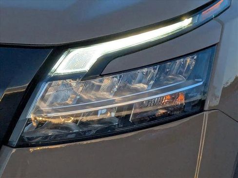 Used 2023 Nissan Pathfinder Platinum w/ Black Appearance Package AWD/4WD image 6