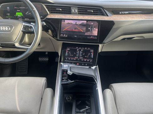 Used 2019 Audi e-tron Prestige w/ Prestige Package AWD/4WD image 25