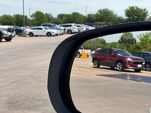 Used 2025 Jeep Compass Latitude image 19