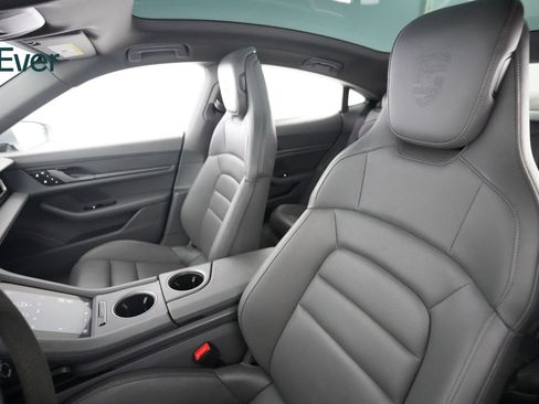 Used 2022 Porsche Taycan RWD image 4