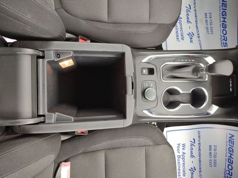 Used 2023 Chevrolet Traverse LT AWD/4WD image 24