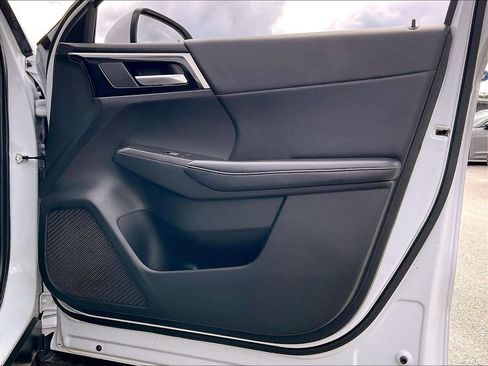 Used 2024 Mitsubishi Outlander SE image 11