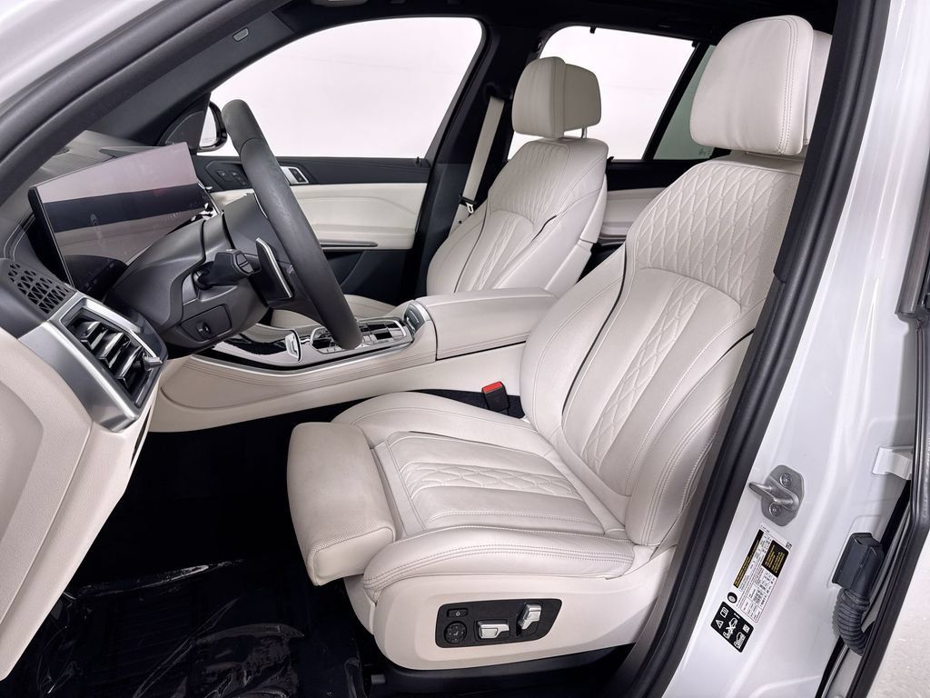 Used 2025 BMW X5 M60i AWD/4WD image 11