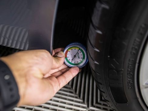 Used 2023 BMW 330e w/ Premium Package image 47