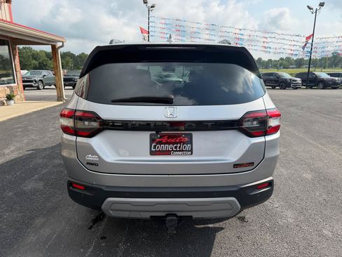 Used 2025 Honda Pilot TrailSport image 5
