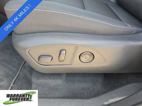 Used 2026 Chevrolet Traverse LT FWD image 18