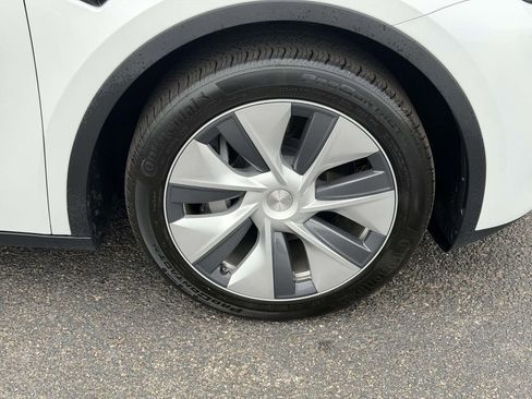 Used 2024 Tesla Model Y Long Range AWD/4WD image 24