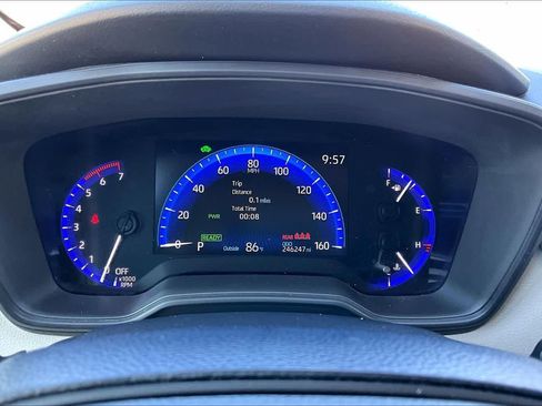 Used 2021 Toyota Corolla LE FWD image 21