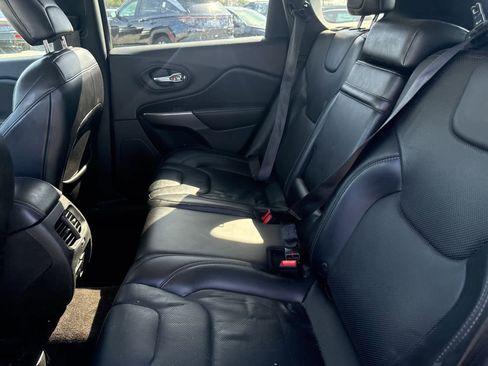 Used 2019 Jeep Cherokee Limited image 14