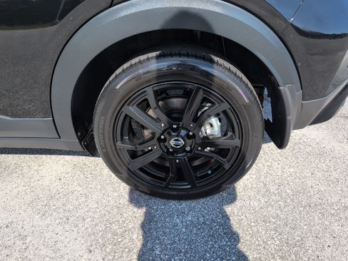 Used 2021 Nissan Kicks SR w/ SR Premium Package FWD image 4