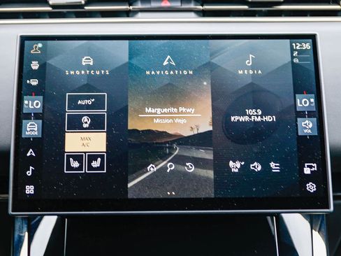 Used 2025 Land Rover Range Rover Sport image 14