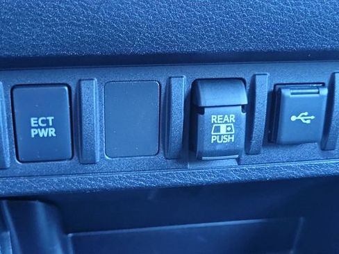 Used 2023 Toyota Tacoma SR5 RWD image 15