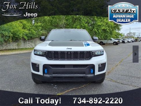 Used 2022 Jeep Grand Cherokee Trailhawk image 2