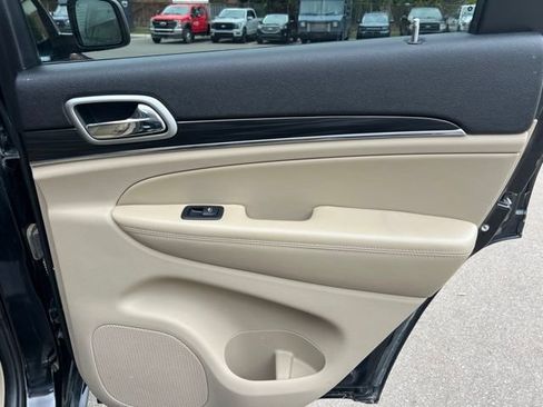 Used 2019 Jeep Grand Cherokee Limited AWD/4WD image 13