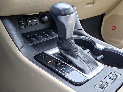 Used 2019 Toyota Highlander Limited image 17