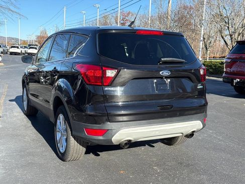 Used 2019 Ford Escape SE image 5