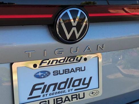 Used 2025 Volkswagen Tiguan SE AWD/4WD image 11